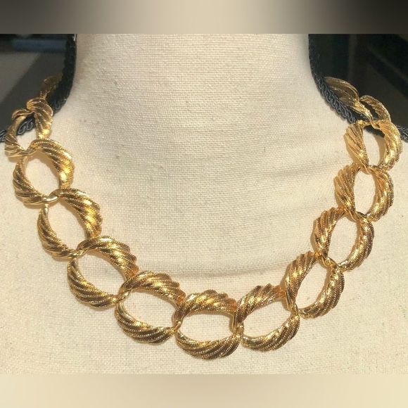 Napier Jewelry - Napier 19” gold tone rib-groove-etched link signed w/Pat #4,774,743